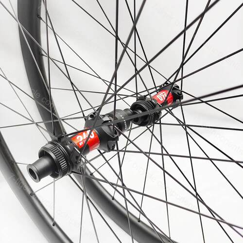 700C 碳纤维公路自行车碟刹桶轴轮组DT Swiss 240 exp 超轻量车轮