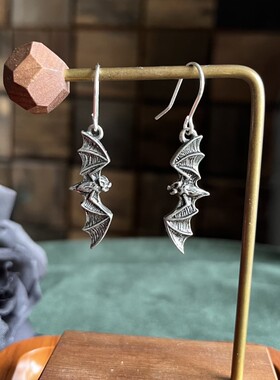 Alchemy Gothic E470 A牌朋克复古做旧长款气质银色蝙蝠耳环耳饰