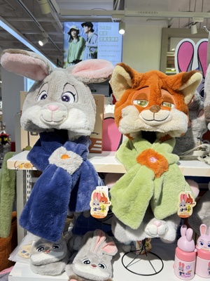 正版疯狂动物城朱迪三件套女可爱冬季帽子尼克狐耳朵会动帽绒帽子