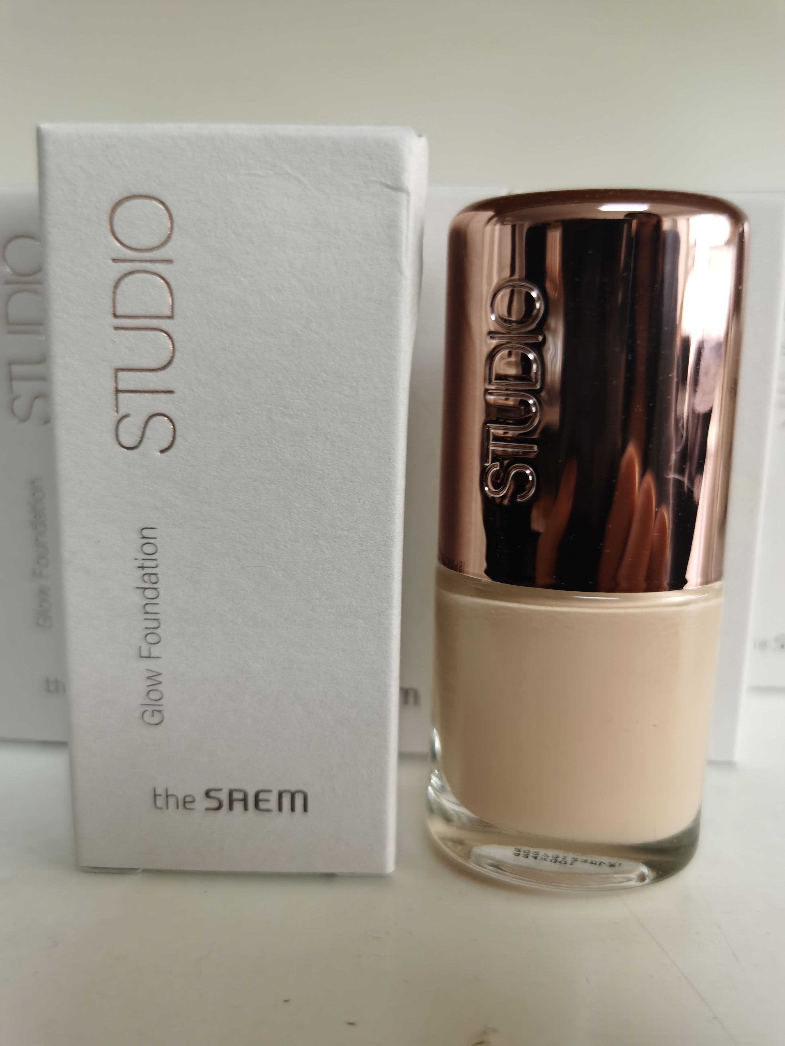 韩国得鲜studio焕彩无暇粉底液21号自然白10ml