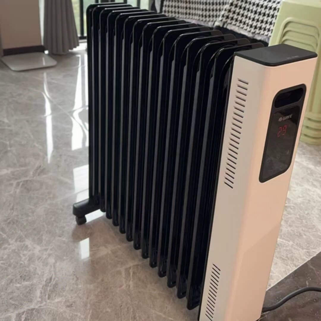 Gree/格力电油汀家用17片油丁卧室轻音大功率省电暖气机智能取暖