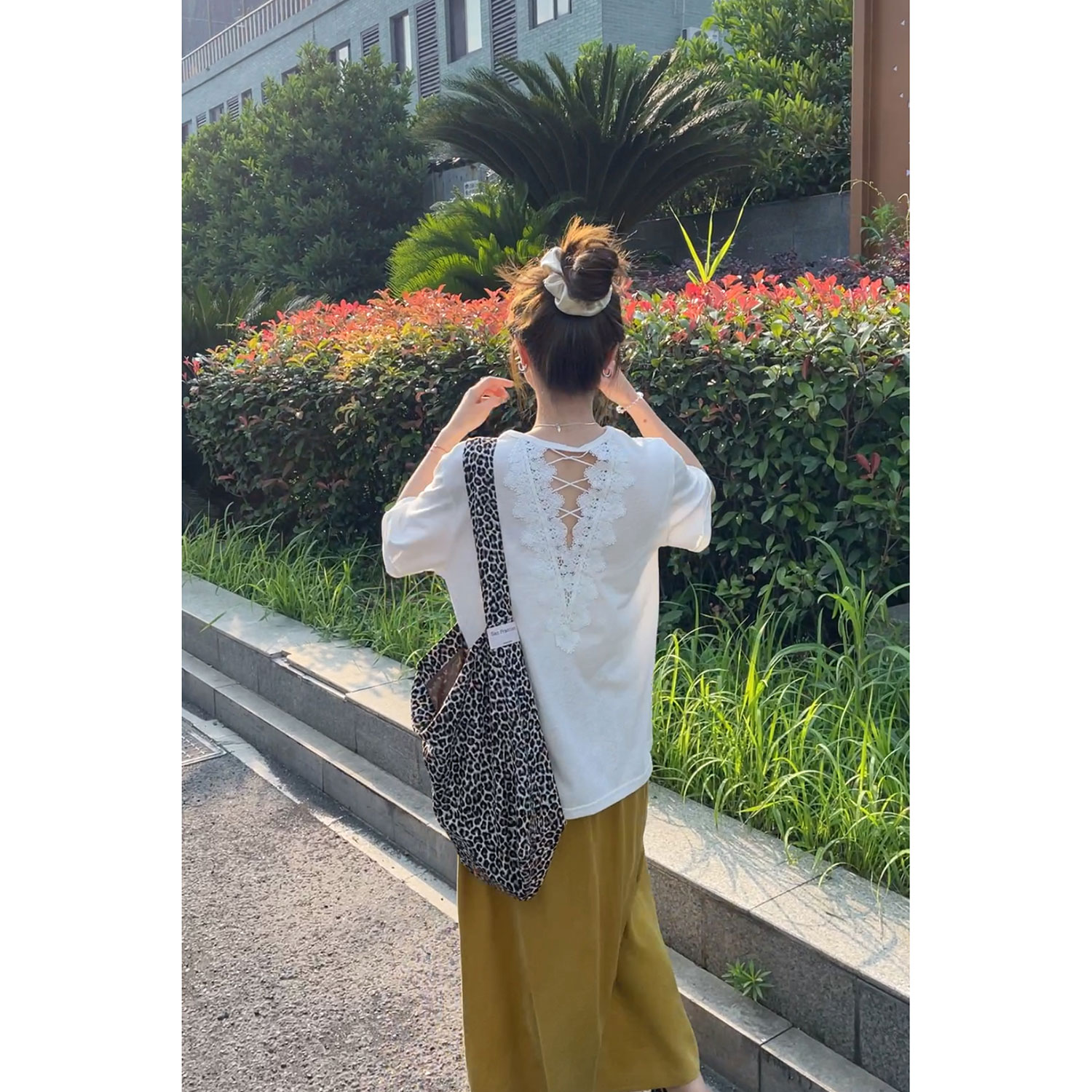 HGHEYGIRLV领蕾丝花露背天丝T恤