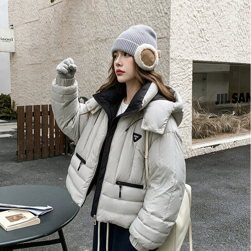 2026冬季小个子洋气高级短款宽松韩系轻量新鲜感羽绒服女便携外穿