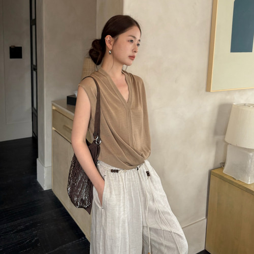 THX夏新款法式老钱风交叉褶皱松弛感堆堆v领无袖马甲小衫女上衣