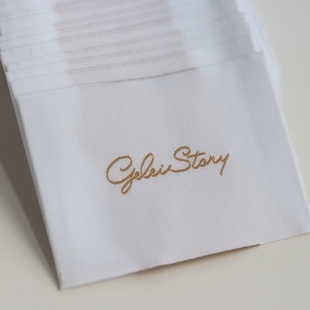 极简风格 辅料布标定制工厂现货 白底金字高端领标商标设计织唛服装