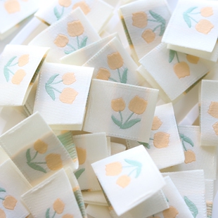 橘色郁金香对折布标织唛服装辅料领标设计定制织标商标大肠圈配件