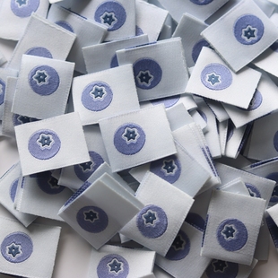 小蓝莓水果布标洗标手工辅料织唛手帐贴标签发圈对折标肠圈现货