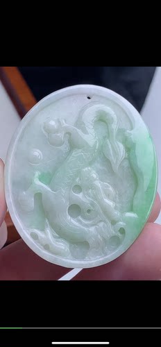 51.3-42.8-5mm,水润  飘绿巧雕龙牌吊坠，天然翡翠A货aaa6731三
