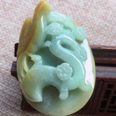 底子细腻 喜上眉梢挂件带证书 水润黄翡手工巧雕老坑种A货翡翠