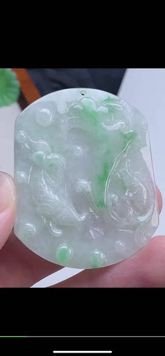 52.9-43.5-4.6mm,飘绿巧雕年年有余吊坠，天然翡翠A货aaa6727七