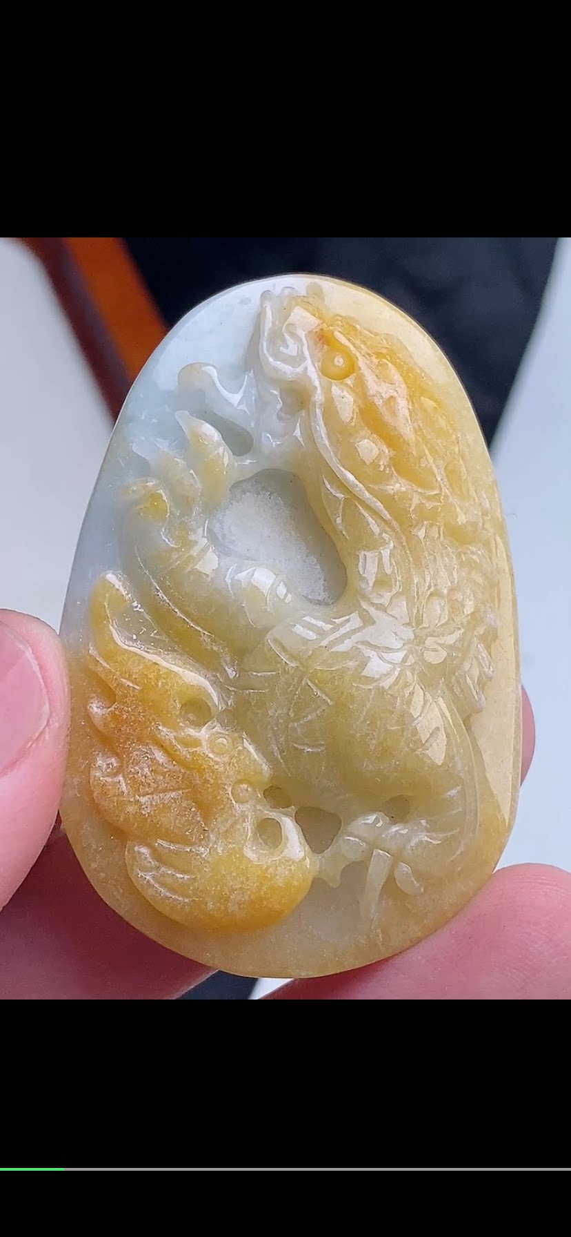 52.7-34.7-9.8mm, 黄翡巧雕龙牌吊坠，天然翡翠A货aaa68.2十一