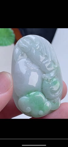 50.8-33.9-7.5mm,水润  飘绿巧雕飞龙吊坠，天然翡翠A货aaa6727九