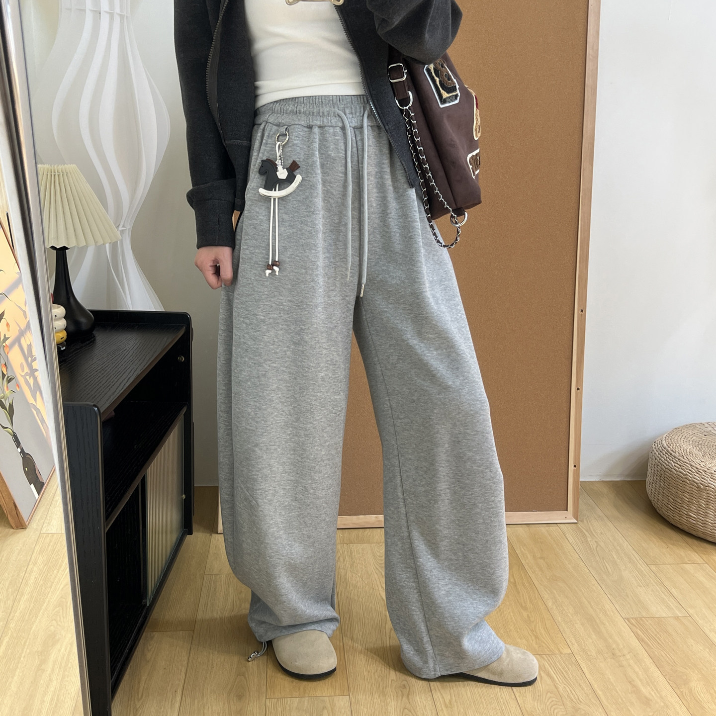 2026春款小马挂件弯刀卫裤女春季松紧腰宽松阔腿束脚两穿休闲长裤,女装/女士精品,卫裤,淘宝优惠券,粉丝福利购,淘宝优惠卷