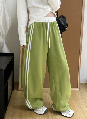2026春季绿色运动风撞色卫裤女侧边条纹可收口阔腿束脚两穿弯刀裤