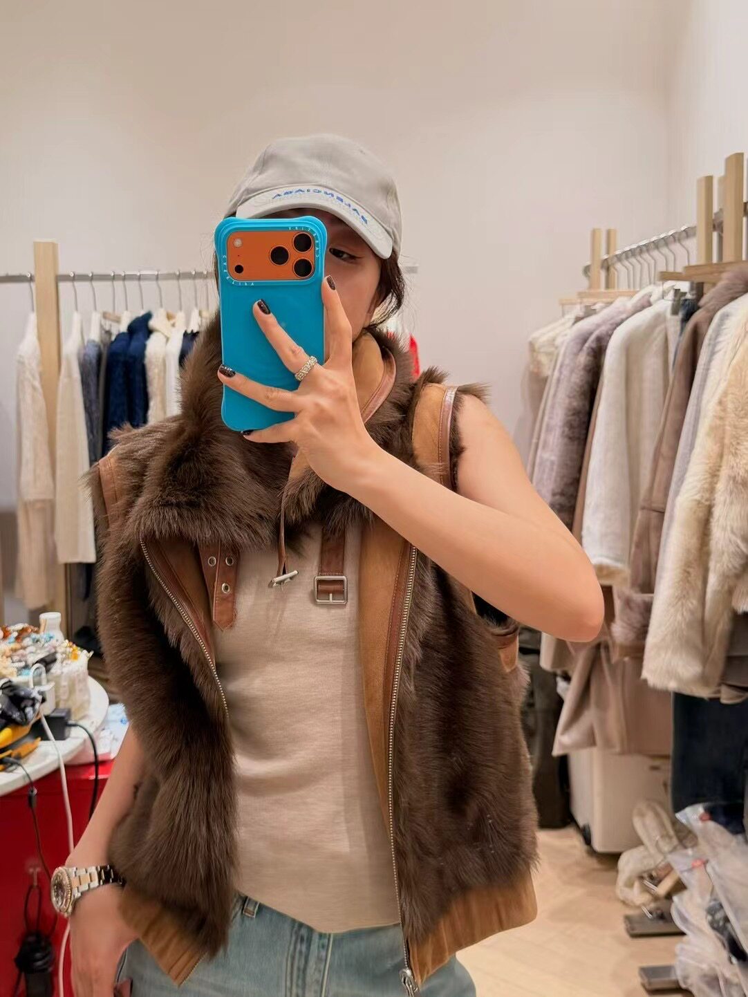 价格私询 秋冬复古棕拼接皮马甲女 机车翻领皮带扣无袖皮草背心
