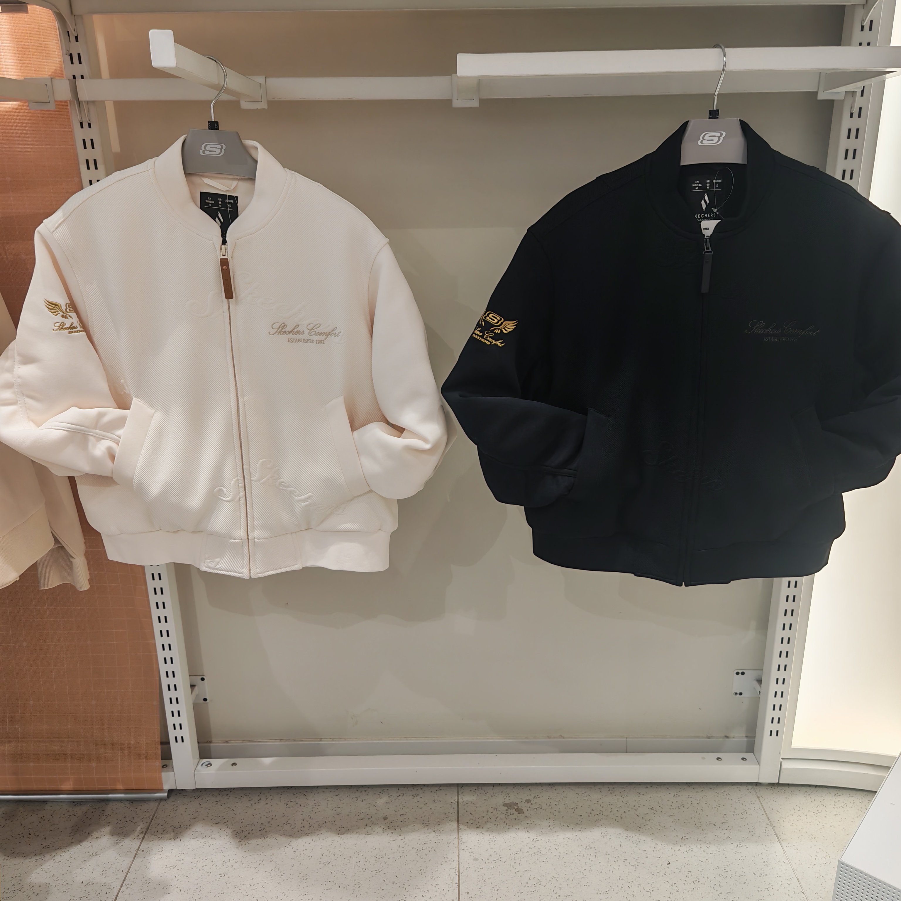 Skechers斯凯奇秋冬季女士简约百搭休闲舒适保暖裥棉外套L126W009,运动服/休闲服装,运动茄克/外套,淘宝优惠券,粉丝福利购,淘宝优惠卷