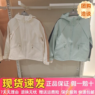 Skechers斯凯奇26春新款女子休闲运动连帽冲锋衣梭织外套P126W049