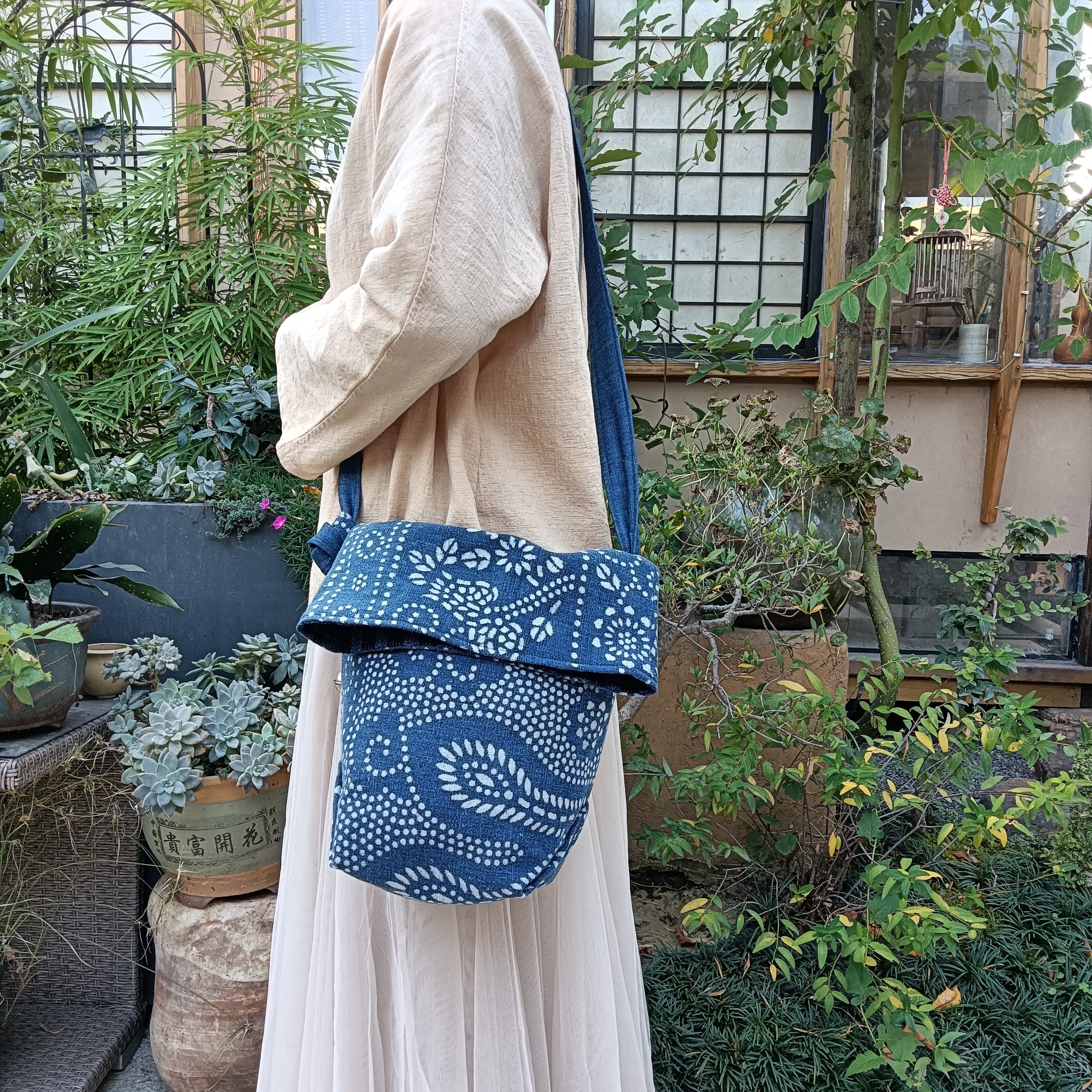 蜡染植物染草木染古布蓝印花老豆染单肩斜挎通勤拼布包慵懒褴褛风