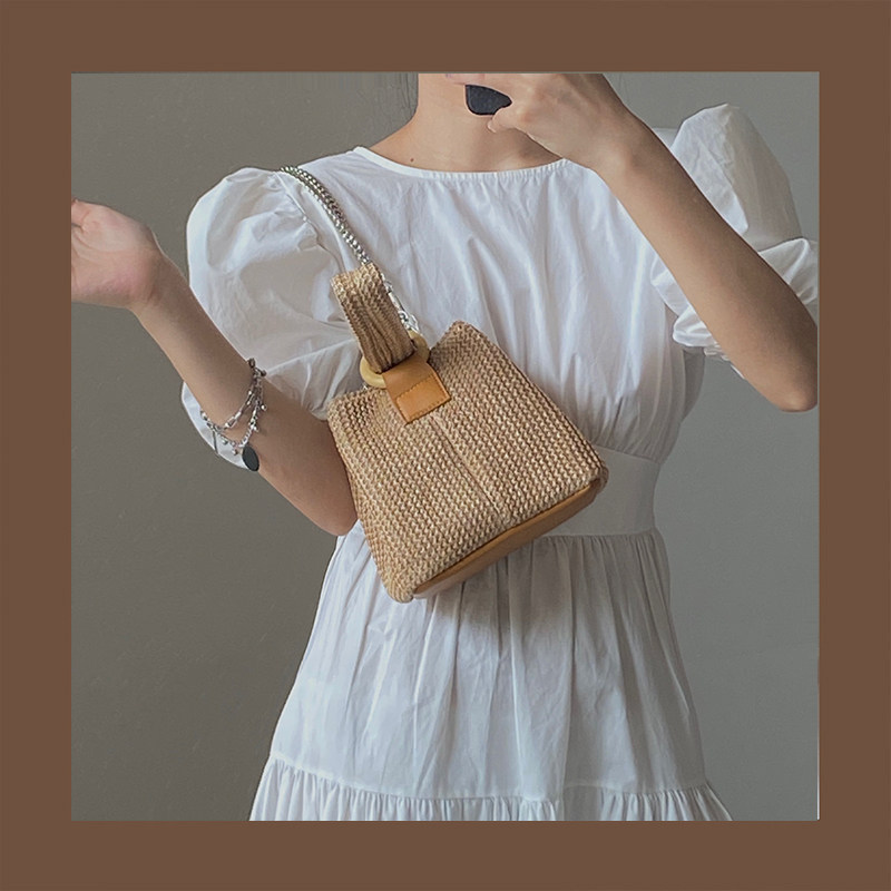 现货少女可爱手提草编包p女2021新款小众个性夏天链条包单肩编织