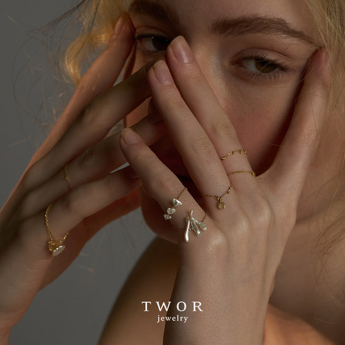 TWOR女18K金复古肌肤链戒指女