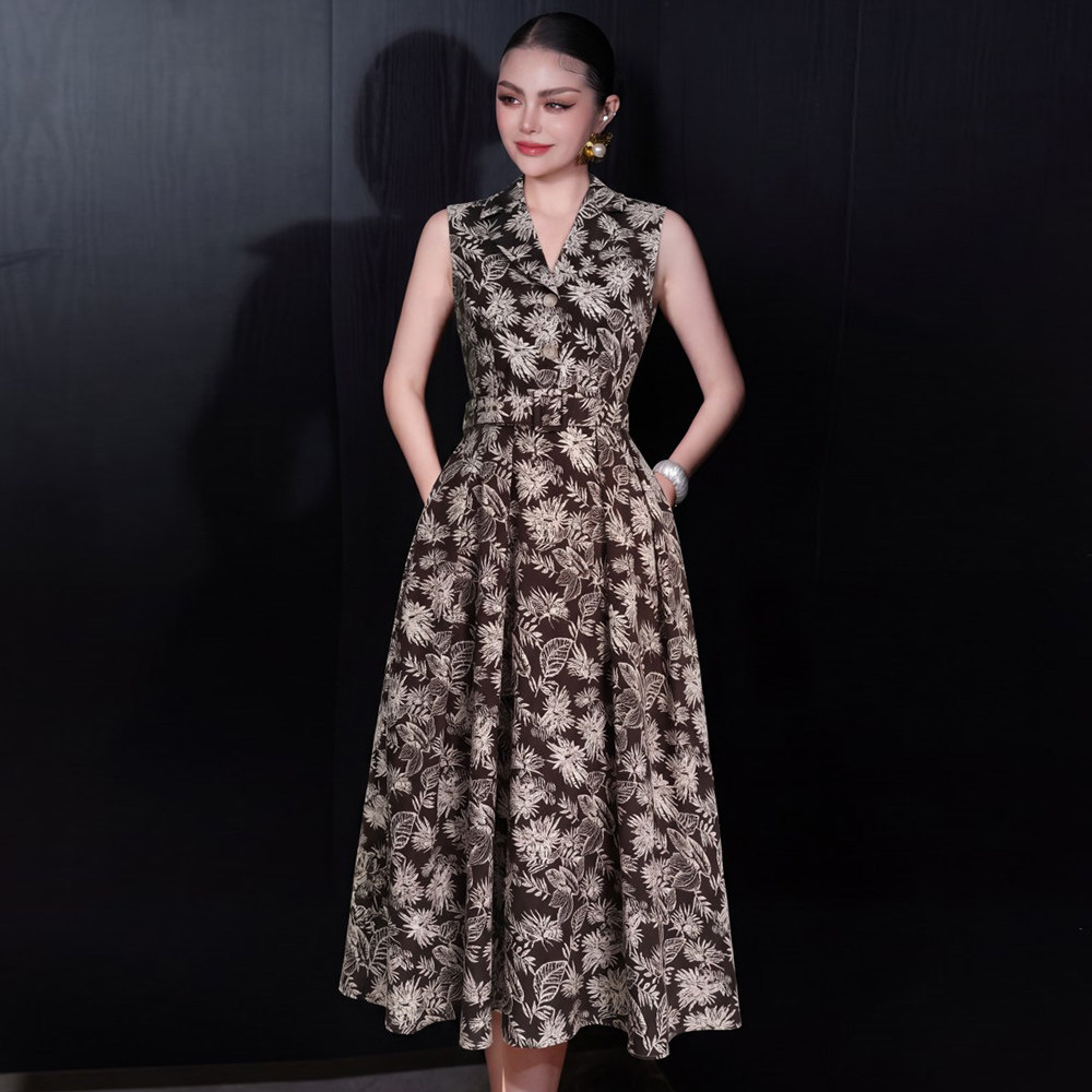 2026夏季新款老钱风西装领棉麻A字连衣裙收腰显瘦女无袖气质伞裙