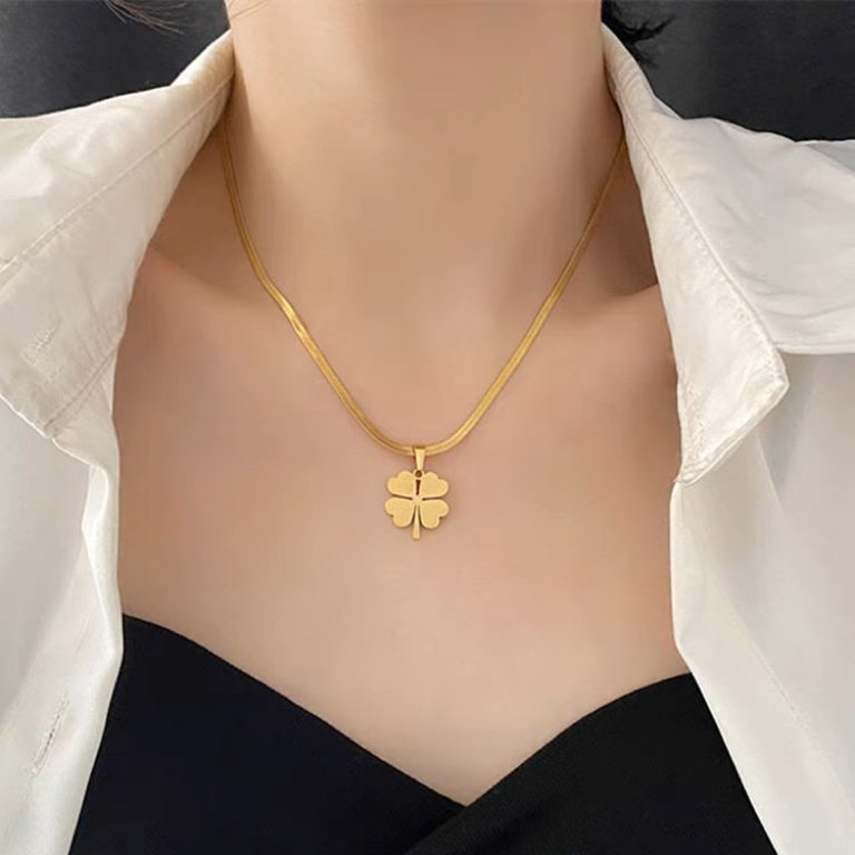 YIER2024年新款四叶草项链小众设计感花朵锁骨链不掉色钛钢毛衣链
