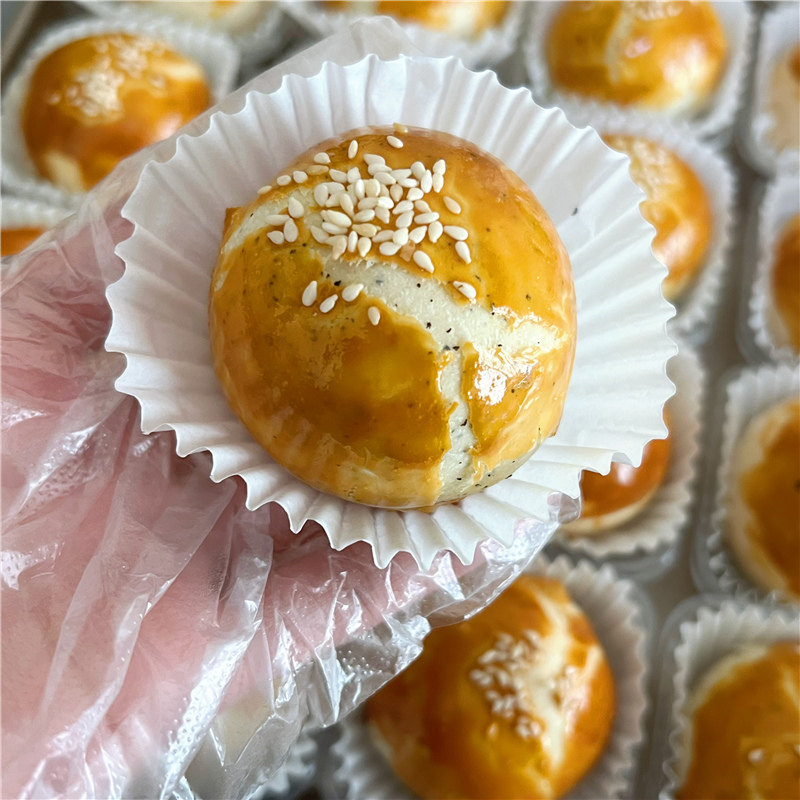 现卖现做蛋黄酥乌龙茶红豆凤梨馅