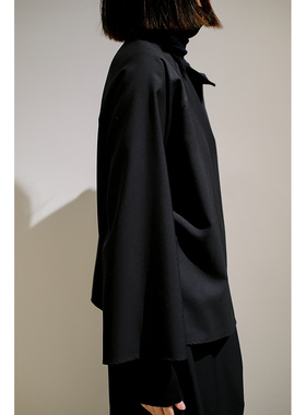 GNAY秋冬经典款高级感黑色领口斜开叉喇叭袖纯羊毛精纺女士上衣