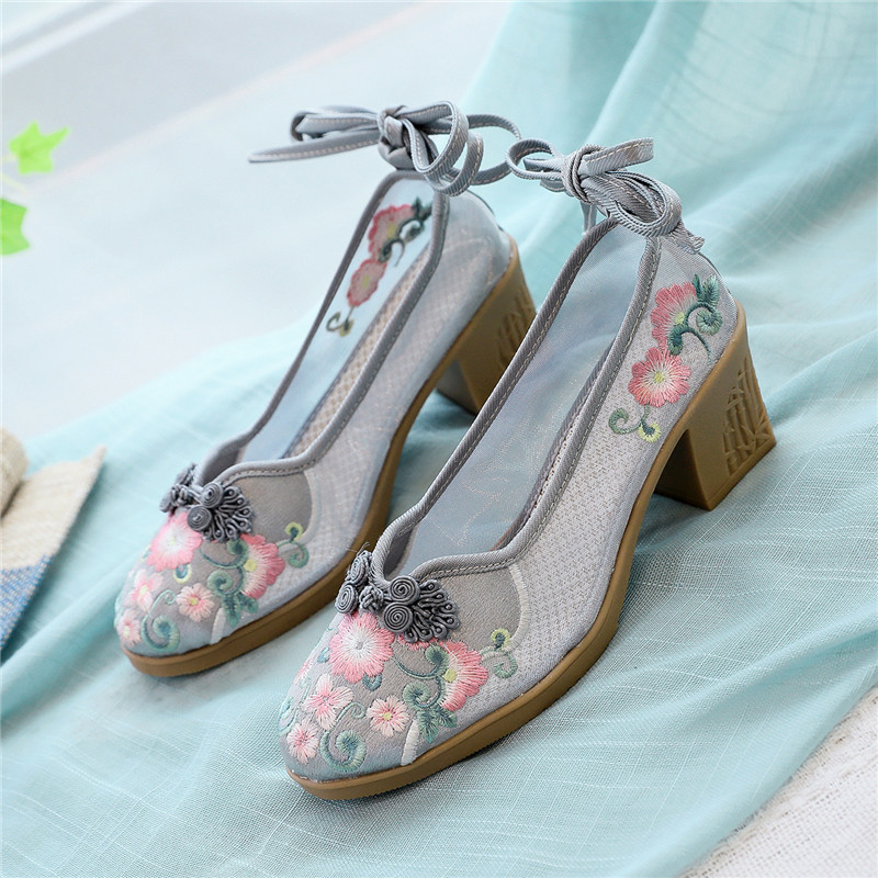 佳期网纱鞋牛筋底绣花搭配