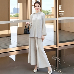 2026早春新款妈妈装褶皱套装中老年大码显瘦连帽上衣阔腿裤两件套