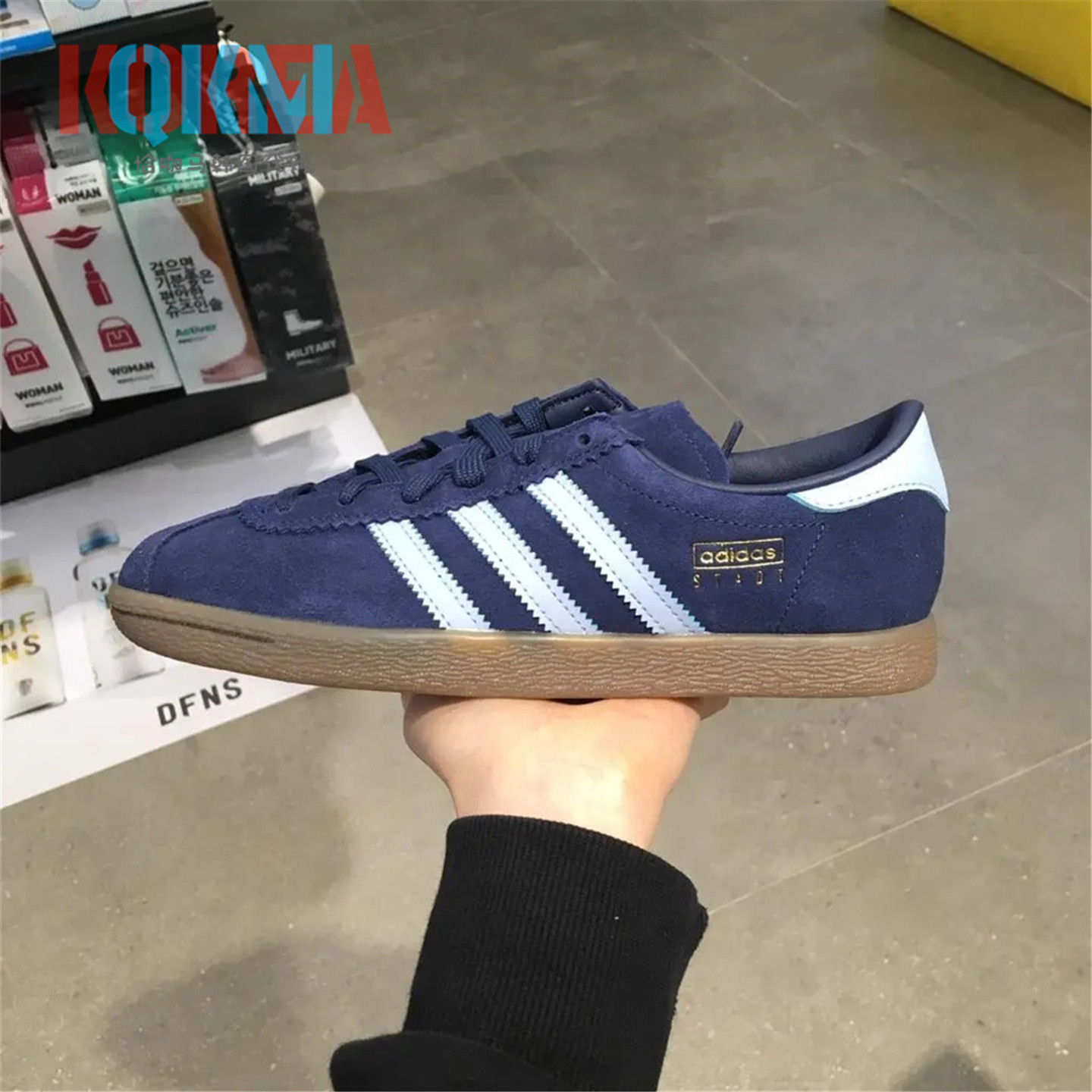 阿迪达斯三叶草复古休闲板鞋
