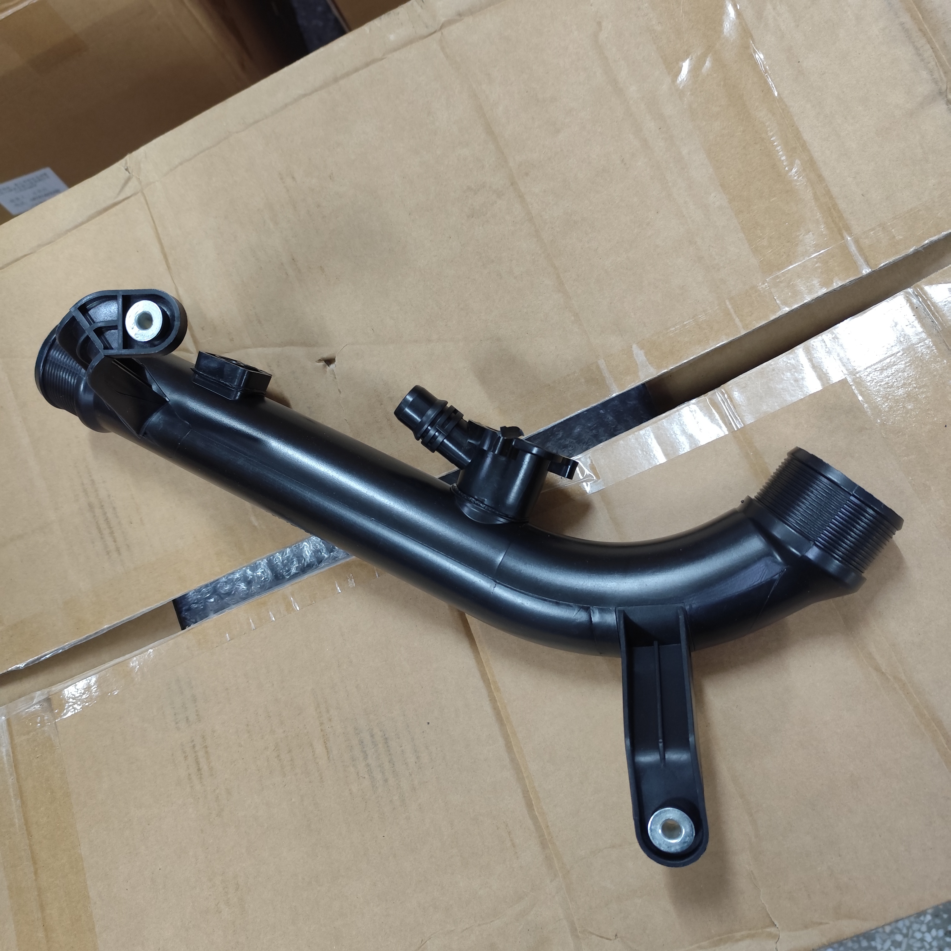 传祺GA8/GS8/GM8中冷器出气硬管2330006-BAL0100