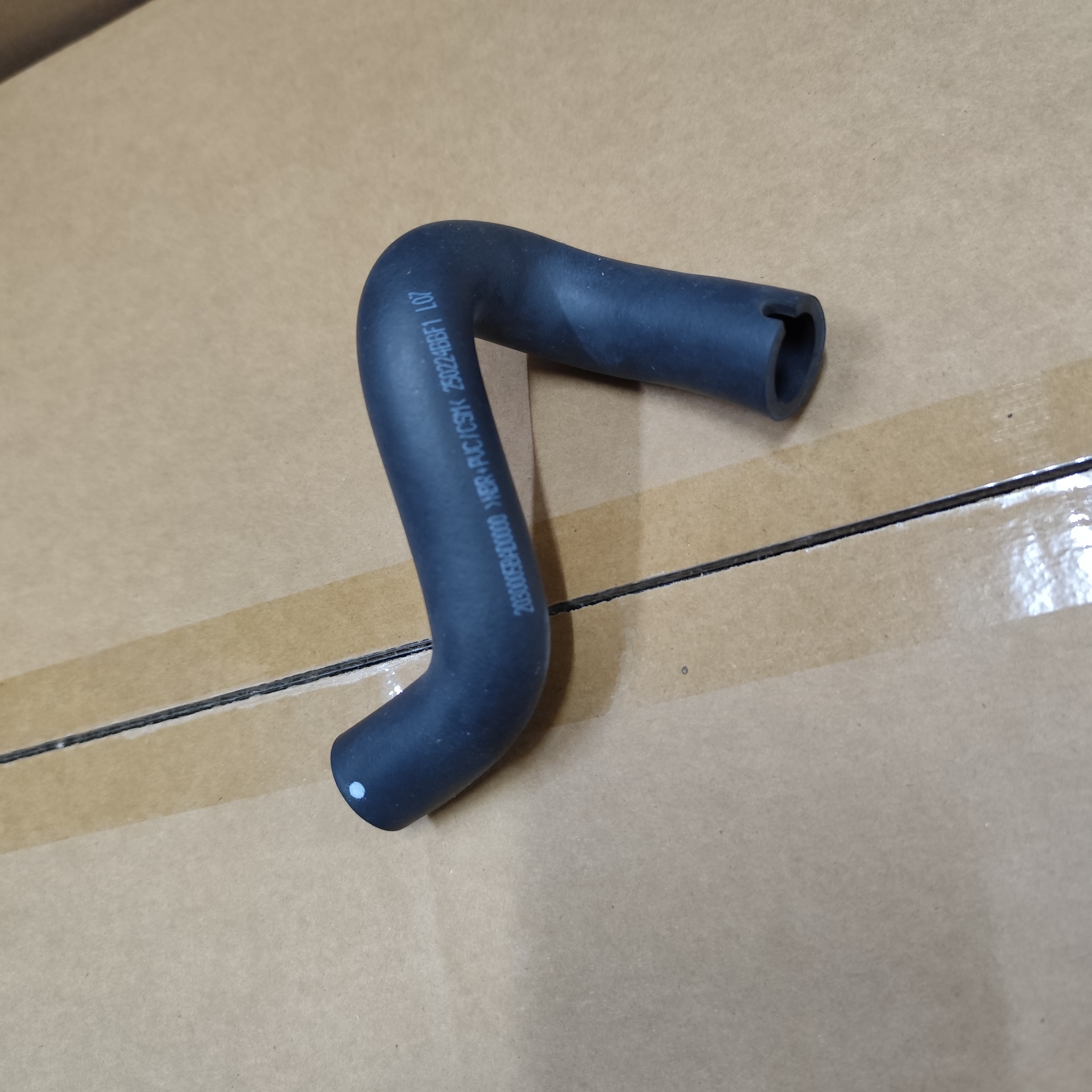 传祺老款gs5-2.0t曲轴箱通风管原厂2030005-bad0000