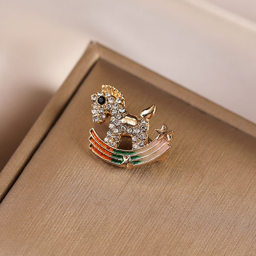 奥特莱斯品牌折扣店撤柜清仓捡漏轻奢七彩色小马胸针outlets配饰1