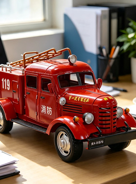 手工铁艺解放消防车模型摆件