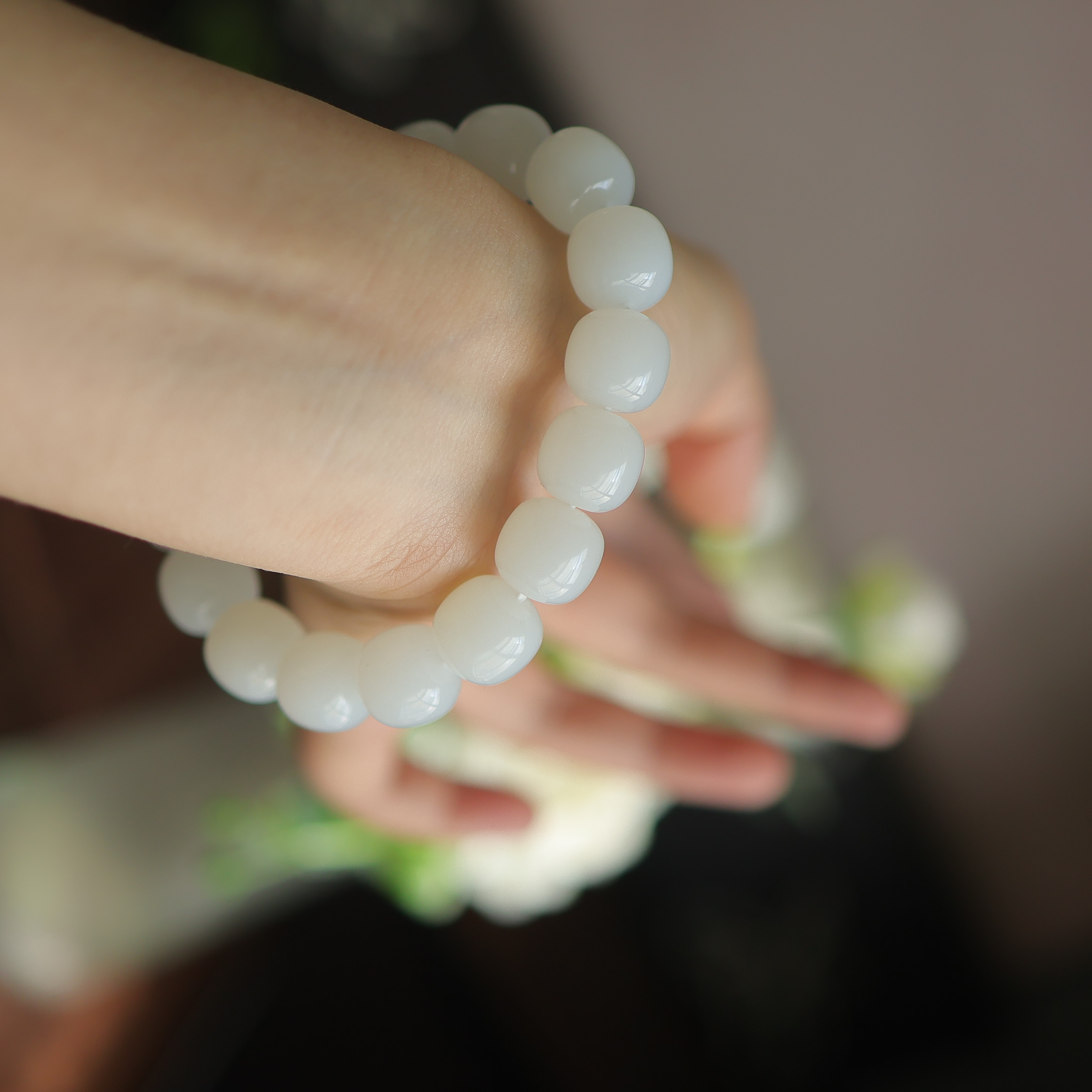 天然和田玉俄白圆珠单圈手饰