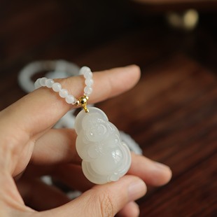 售价3980元 24.3 货号NY14704 14.5mm和田玉冰白18k金镶佛 36.2