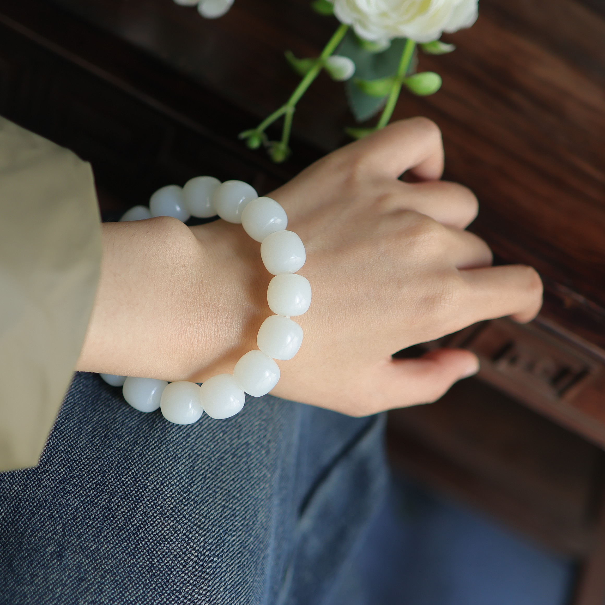 天然和田玉大珠径俄白圆珠手串