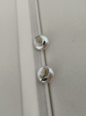 原创设计郁金香天然淡水纽扣珍珠耳钉女小众高级感女耳钉