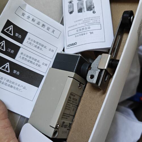 请议价-欧姆龙开关HL-5030，数量8，图片实物。
