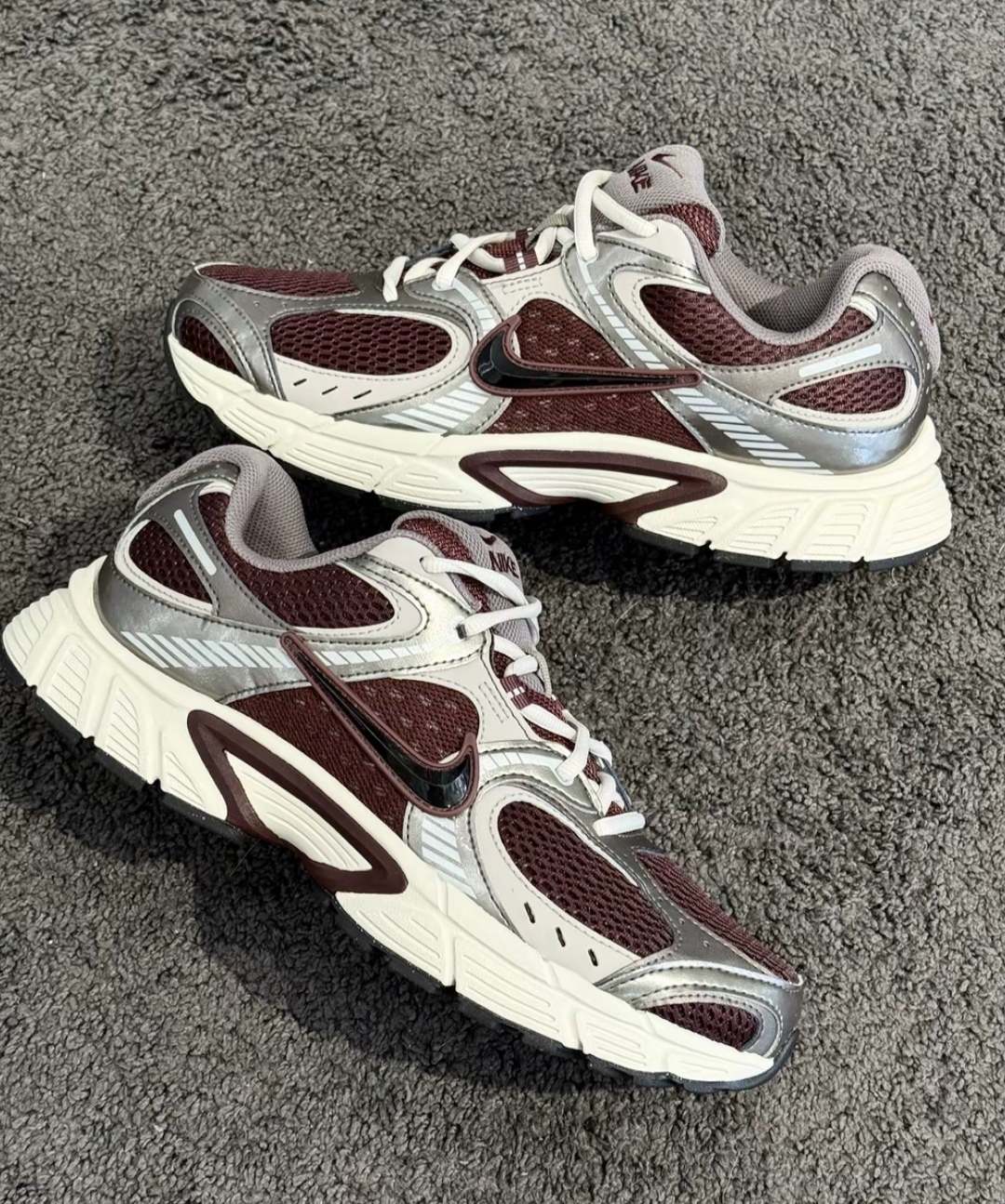 Nike V5 RNR 正品舒适百搭 低帮跑步鞋 男款 红黑色HJ5228-600