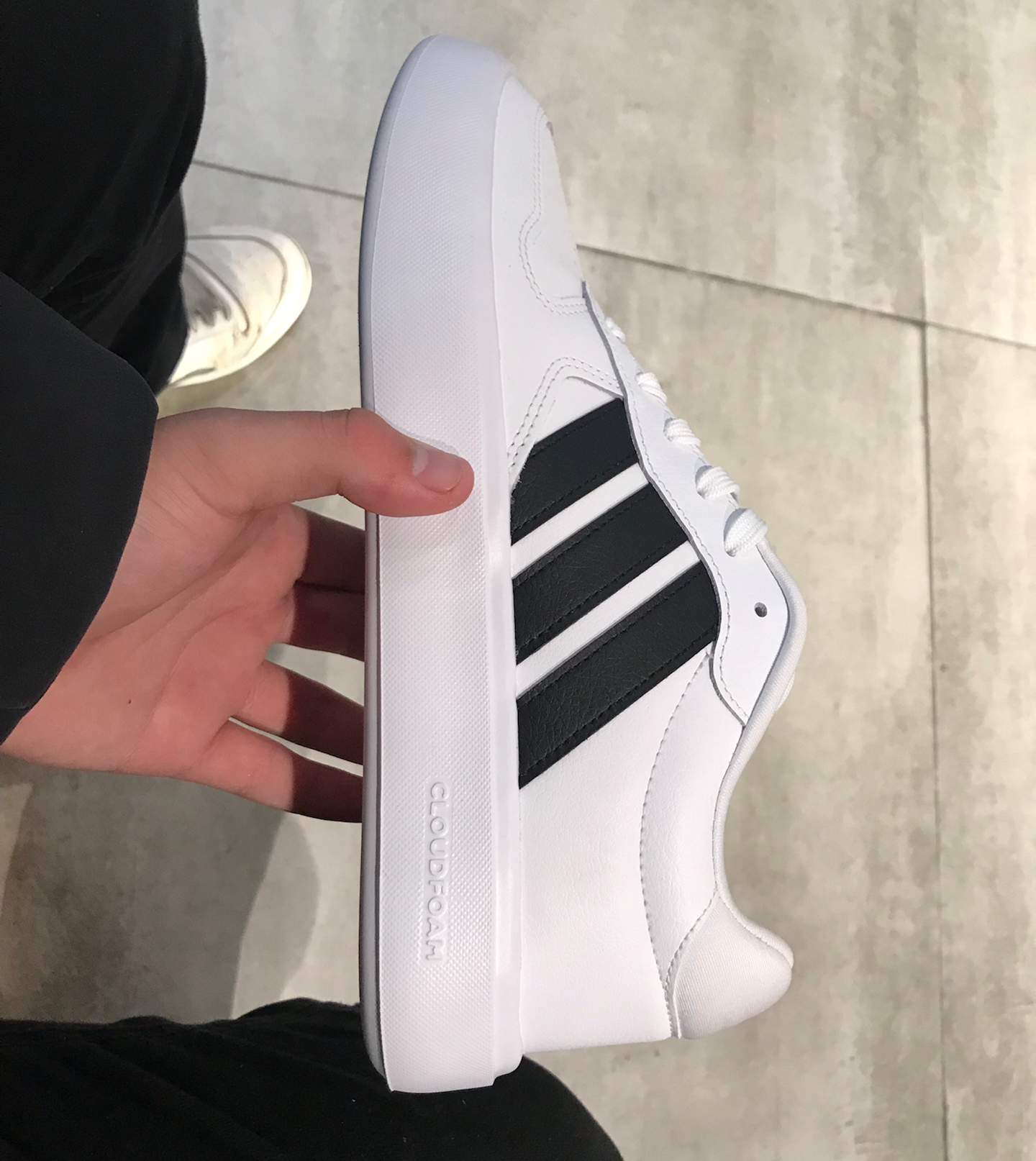 adidas LITECOURT舒适百搭耐磨轻便运动低帮板鞋男女白黑IH0856