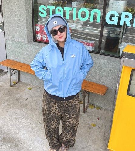 阿迪达斯正品女子运动休闲连帽夹克外套棉服羽绒服KC0087