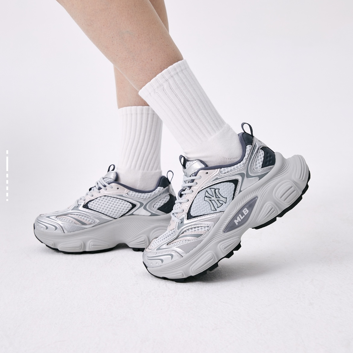 MLB男女情侣复古老爹鞋2025春季新款增高休闲鞋3ASHWD15N-50GRL