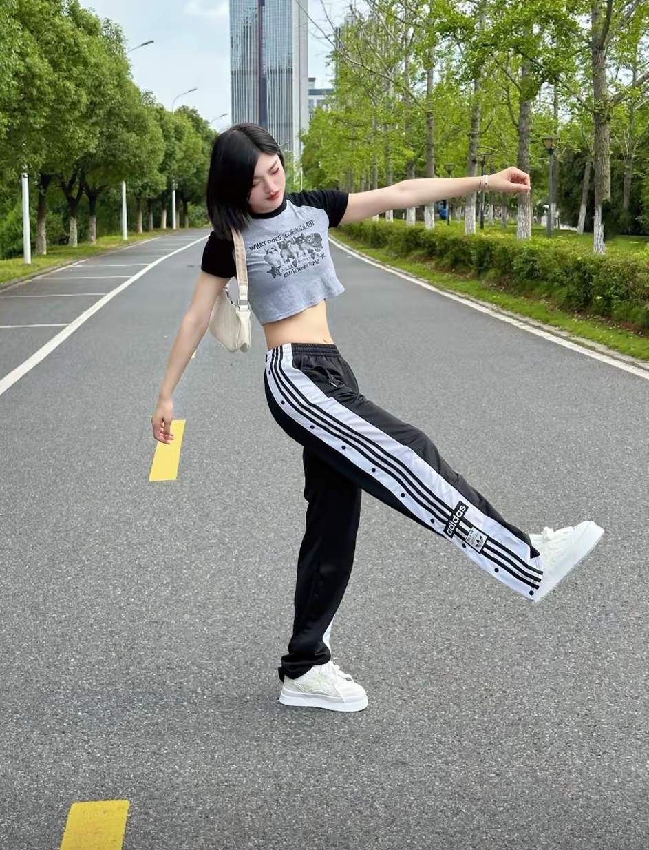 正品阿迪达斯三叶草女子侧排扣裤健身中腰直筒阔腿长裤GN2807