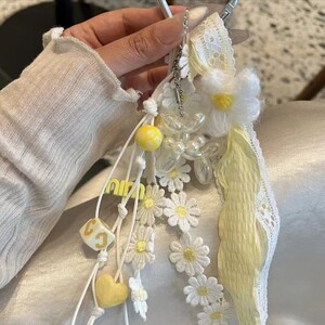 韩系蕾丝挂绳花朵MIUS包包挂链挂件串珠手机手机链钥匙扣挂饰