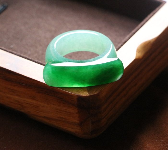 天然A货冰糯满绿翡翠马鞍指环戒指,珠宝/钻石/翡翠,戒指/指环,淘宝优惠券,粉丝福利购,淘宝优惠卷