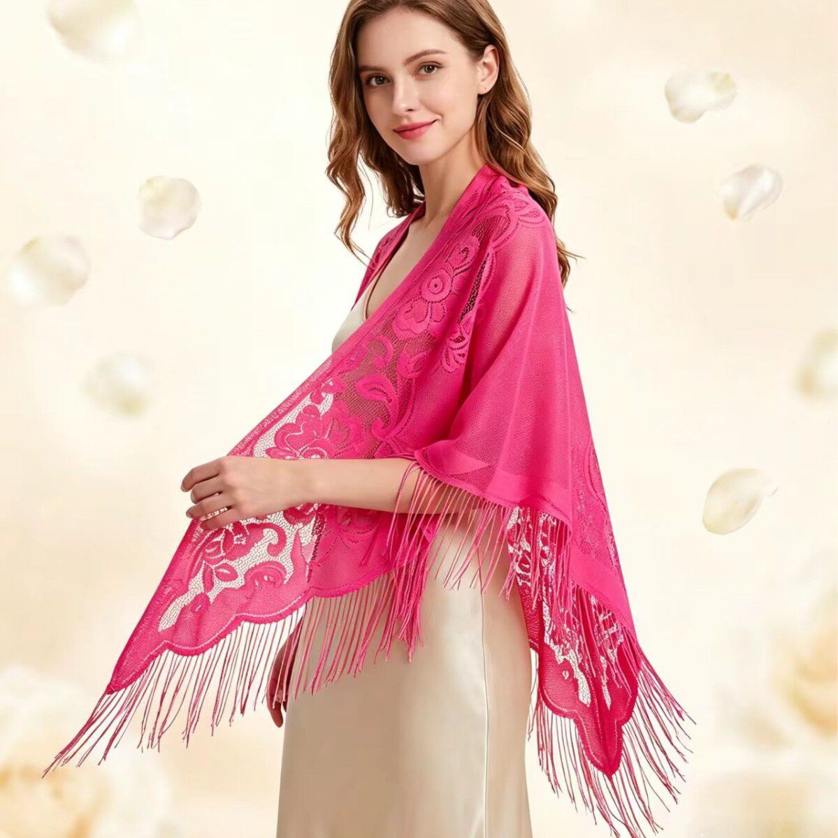 新款丝绒三角巾蕾丝披肩外搭镂空流苏纯色透气时尚洋气高档