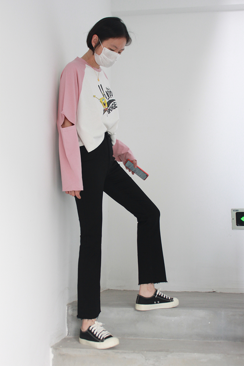 新款十分纯黑色净版橡筋腰牛仔裤