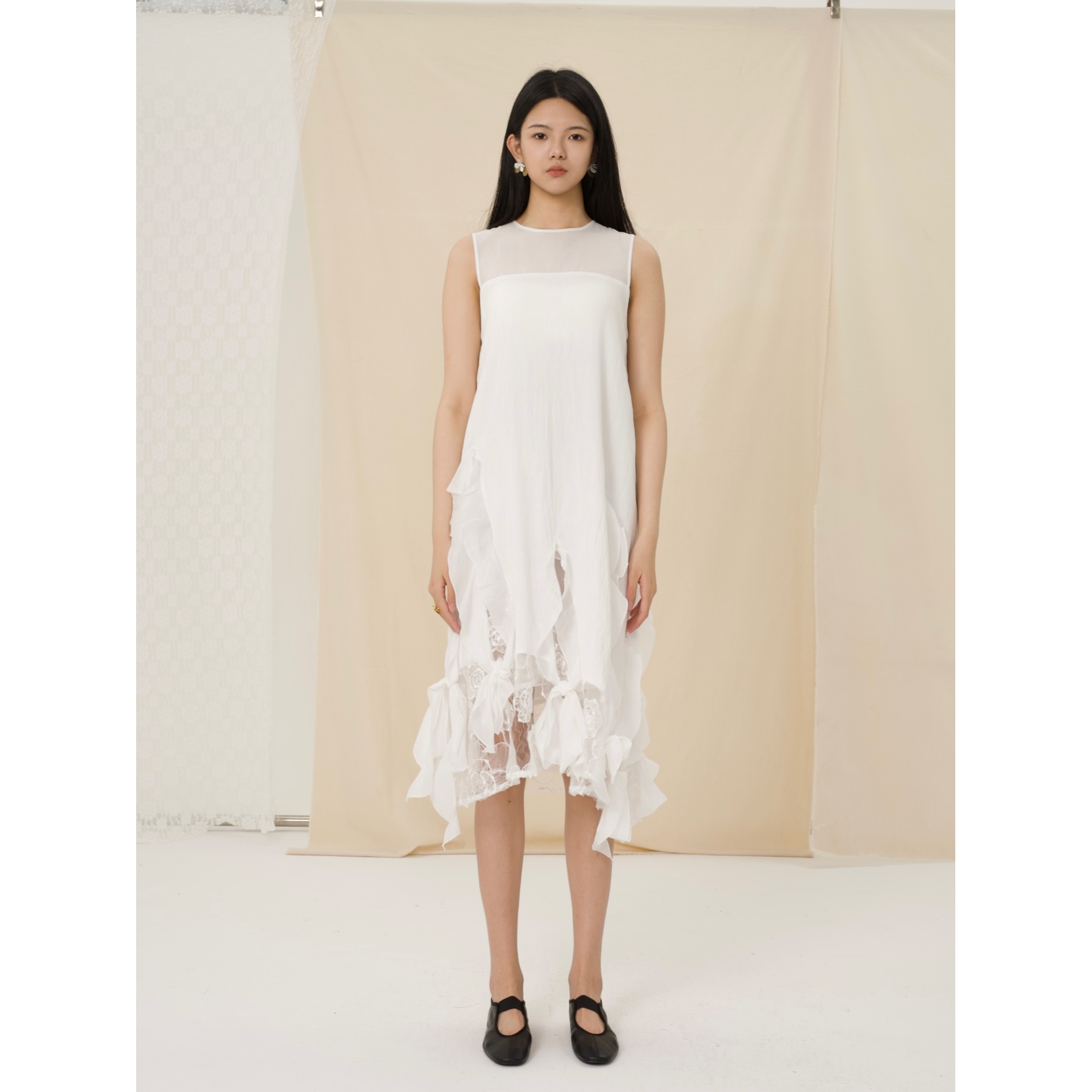 YOWSAH 薄纱拼接蕾丝下摆无袖圆领连衣裙